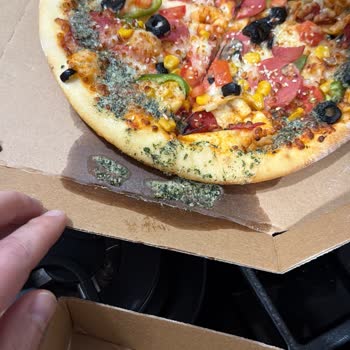 Domino's Pizza Güvenlik Bandı Sorunu ve Ücret İadesi Mağduriyeti