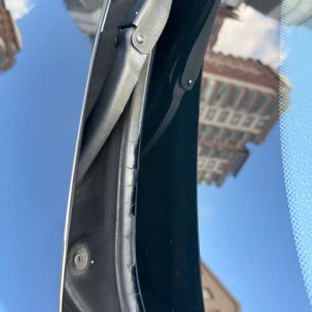 BMW F30 Ön Cam Fitilindeki Kronik Sorun İçin Çözüm Bekliyorum