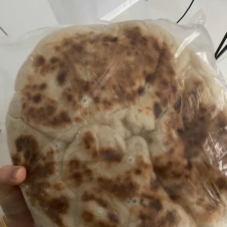 BİM'den Alınan Bazlamanın Bir Günde Küflenmesi Şaşkınlık Yarattı