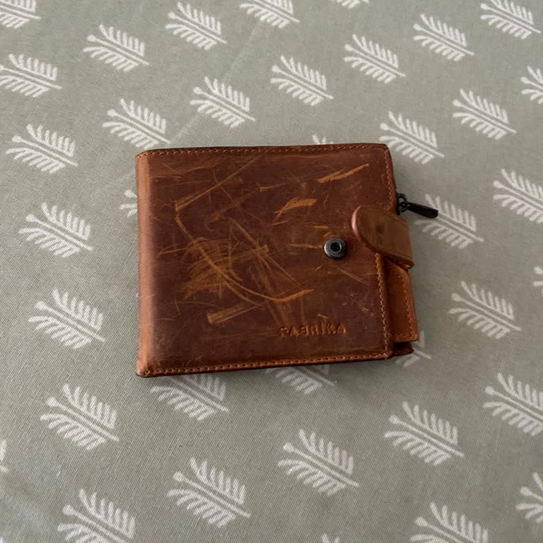 Hediye Olarak Aldığım Cüzdan Defolu Ve Özensiz Paketlenmiş Geldi