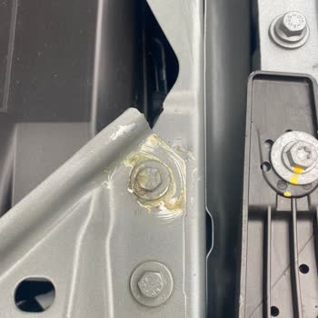 Sıfır Araçta Kaput Panelinde Vida Müdahalesi Ve Bayi Desteği Sorunu