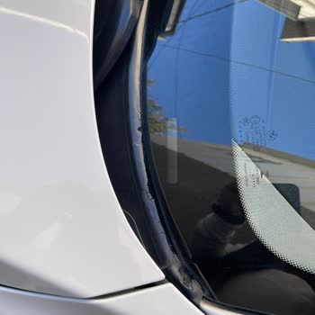 BMW F20 Ön Cam Izgarası Parçalanıyor, Su Ve Kir Araca Giriyor