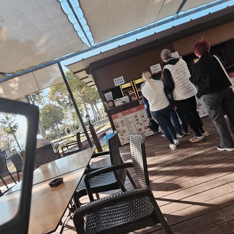 Kurumsal Kafede Personelin Ciddiyetsiz Davranışı Rahatsız Etti