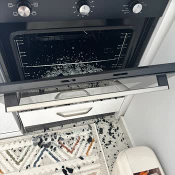 Aldığım Ankastre Fırının Camı İlk Kullanımda Patladı, Servis Çözüm Sunmadı