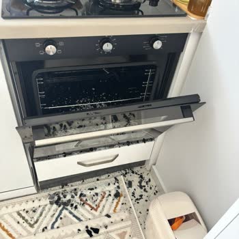 Aldığım Ankastre Fırının Camı İlk Kullanımda Patladı, Servis Çözüm Sunmadı