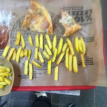 Terra Pizza Şirinyer Forbes Şubesinde Kötü Ürün Kalitesi Ve İlgisiz Çalışanlar