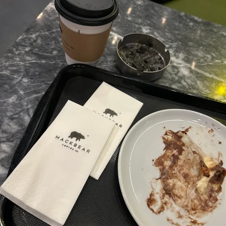 Çay Yokluğu Ve Garsonların Kaba Davranışı Müşteri Deneyimini Zedeliyor