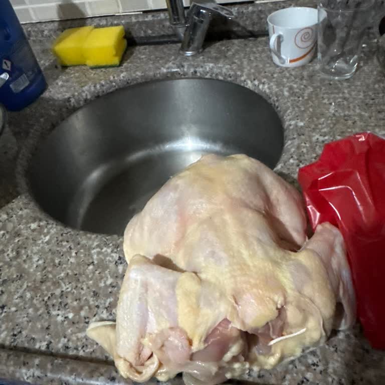 Aldığım Bütün Tavukta Yoğun Kimyasal Koku Nedeniyle Ürünü Tüketemedim Ve İade Talep Ediyorum