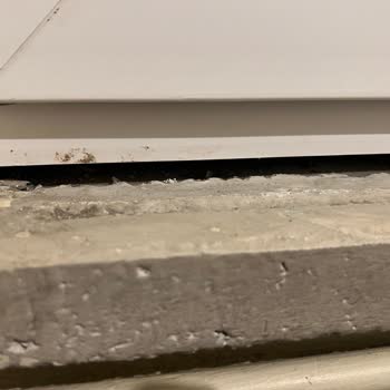 Pencere Montajında Eksik Köpük Uygulaması Nedeniyle Soğuk Ve Gürültü Sorunu Yaşanıyor