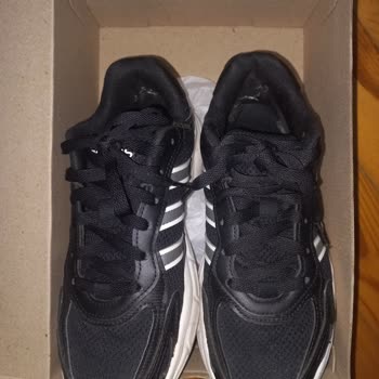 Kısa Sürede Yıpranan Adidas Ayakkabıya Garanti Reddi Ve Çözüm Sunulmaması