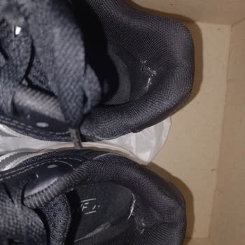 Kısa Sürede Yıpranan Adidas Ayakkabıya Garanti Reddi Ve Çözüm Sunulmaması