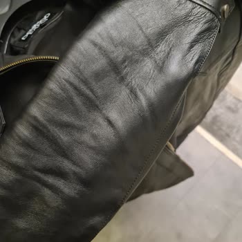 Kısa Sürede Deforme Olan Deri Mont İçin Değişim Talebimin Reddedilmesi Ve Mağduriyetimin Giderilmesini İstiyorum