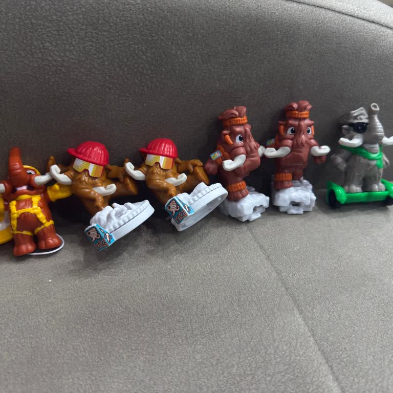 Kinder Maxi Sürpriz Yumurtalarda Çeşitlilik Vaadi Yerine Hayal Kırıklığı