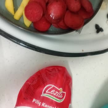 Lezita Sucuktan Tüy Çıktı