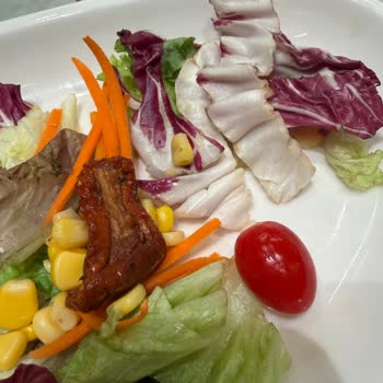 Antalya Terracity Şubesinde Soğuk Makarna Ve Özensiz Salata Hayal Kırıklığı