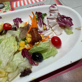 Antalya Terracity Şubesinde Soğuk Makarna Ve Özensiz Salata Hayal Kırıklığı