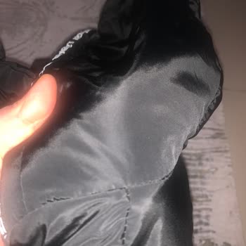 Yüksek Fiyata Alınan Mont İlk Haftada Yırtıldı, Müşteri Hizmetleri Yanıt Vermiyor