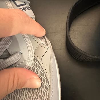 Emporio Armani Ayakkabıda Kısa Sürede Yırtılma Ve Yetersiz Müşteri Desteği