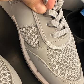 Emporio Armani Ayakkabıda Kısa Sürede Yırtılma Ve Yetersiz Müşteri Desteği