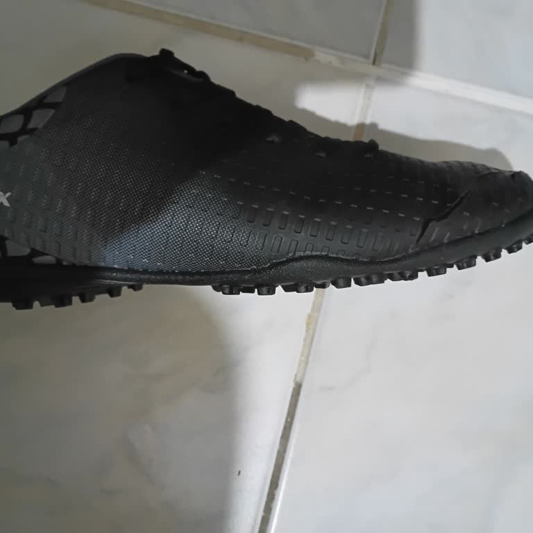 Kinetix Halı Saha Ayakkabısı İkinci Kullanımda Yırtıldı, Hayal Kırıklığı Yaşadım