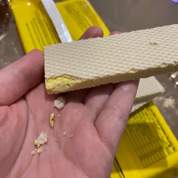 BİM'den Alınan Ürünlerde Hijyen Sorunu: Muzlu Gofrette Şüpheli Maddeler