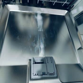 Finish Powerball Ultimate Tabletler Bulaşıklarda Ve Makinede Kalıcı Tortu Bırakıyor, Güven Sorunu Oluşturuyor