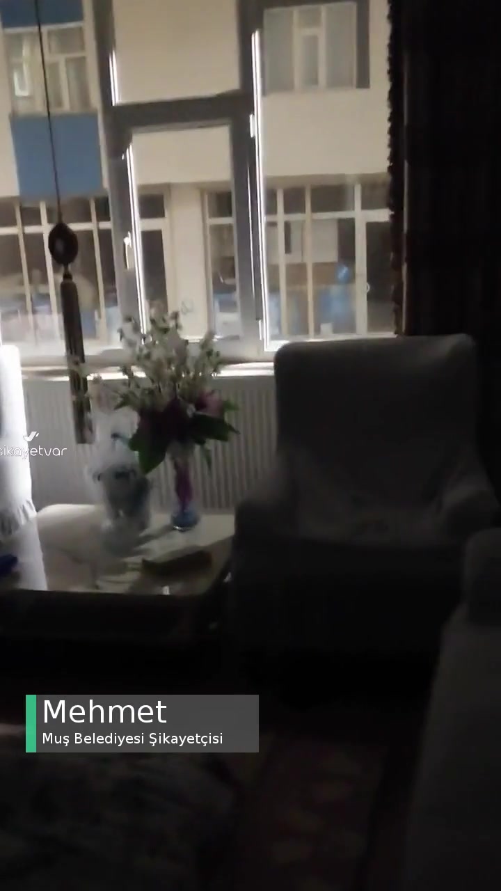 Muş Belediyesi Yeni Yapılan Sokak Aydınlatması Evin İçine Bakıyor! videonun kapak resmi