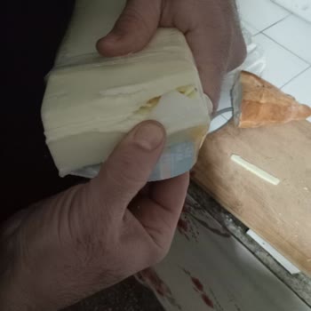 Tarabya Peynir Kaşar Peynirinizin İçinden Büyük Ve Sert Bir Plastik Parça Çıktı