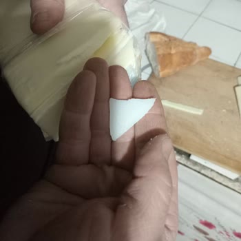 Tarabya Peynir Kaşar Peynirinizin İçinden Büyük Ve Sert Bir Plastik Parça Çıktı