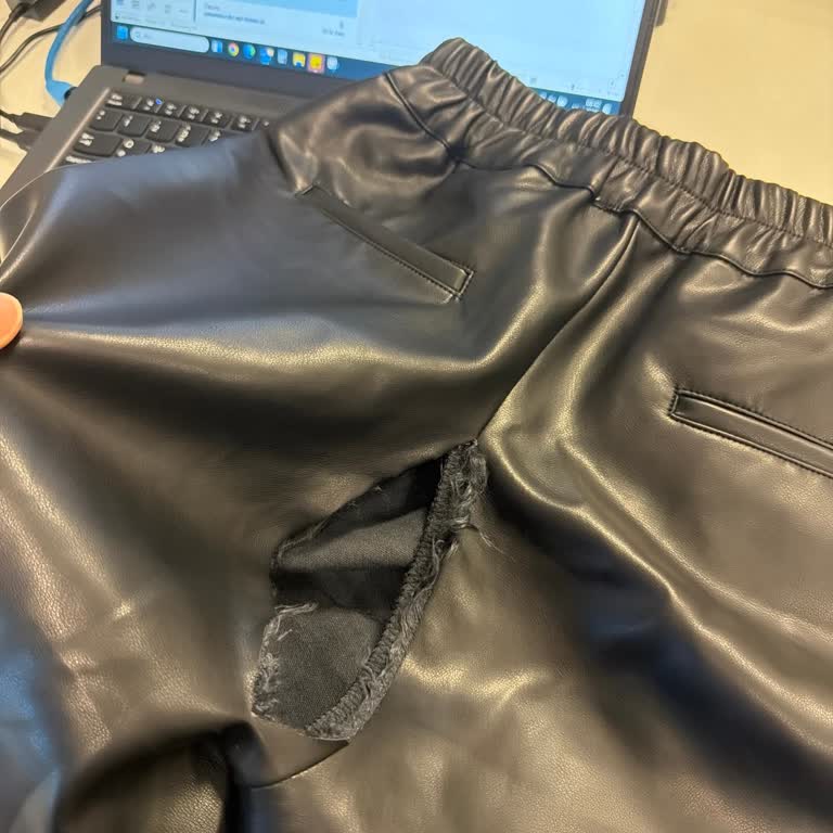 Kısa Sürede Yırtılan Deri Pantolon İçin İade Talebim