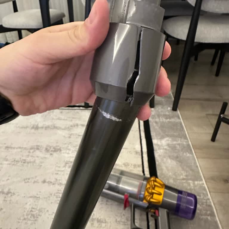 Dyson Süpürgemin Borusu Sürekli Kırılıyor Çözüm Bulamıyorlar