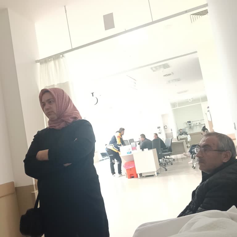 Psikiyatri Yatışıma Rağmen Günlerdir Ambulans Acilde Bekletiliyorum