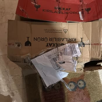 Garanti Kapsamında Arızalanan Ürünüm Servisten Hasarlı Ve Özensiz Paketlenmiş Olarak Teslim Edildi, Ücretsiz Değişim Talep Ediyorum