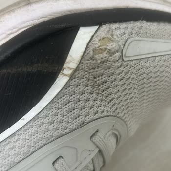 Kısa Sürede Deforme Olan Ayakkabı İçin Mağduriyetimin Giderilmesini İstiyorum