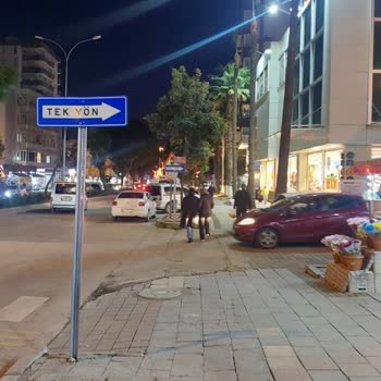 Adana Büyükşehir Belediyesi Tek Yön Trafik Uygulaması Günlük Yaşamını Zorlaştırıyor!