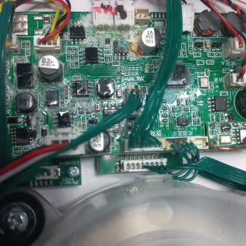 Garantili Cam Silme Robotunda Kendi Su Haznesinden Kaynaklı Arıza Ve Haksız Masraf Talebi