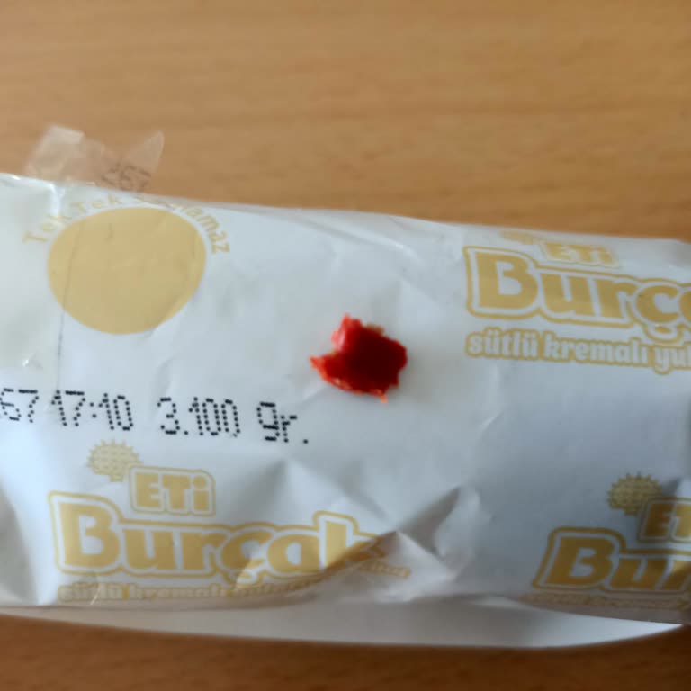 BİM’den Alınan Eti Burçak Bisküvi İçinden Plastik Parça Çıkması Ve Yetersiz Mağaza İlgisi