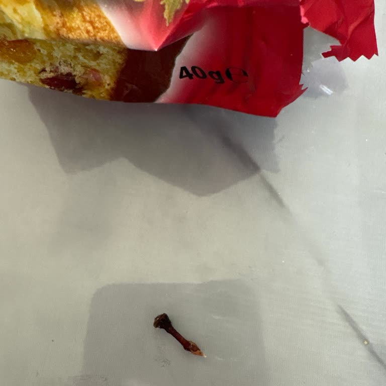 Eti Meyveli Kekten Çıkan Yabancı Madde Diş Sağlığımı Tehlikeye Attı