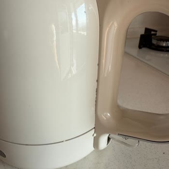 Korkmaz Elektrikli Çaycının Kenarlarında Soyulmalar Oluştu