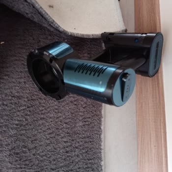 Arnica Küçük Ev Aletleri Dik Süpürge Temizlik Yerine Evi Kirletmeye Başladı Ve Başlığı Kırıldı