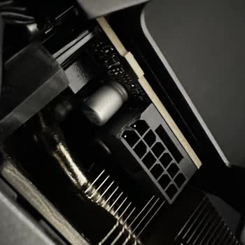 Kırık Gelen Ekran Kartı İçin Değişim Talebim Reddedildi, Tamir Ücreti İsteniyor