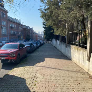 Başakşehir Sanayi Bölgesi Yaya Kaldırımına Bank İhtiyacı