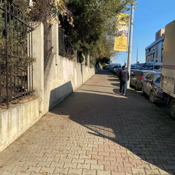 Başakşehir Sanayi Bölgesi Yaya Kaldırımına Bank İhtiyacı