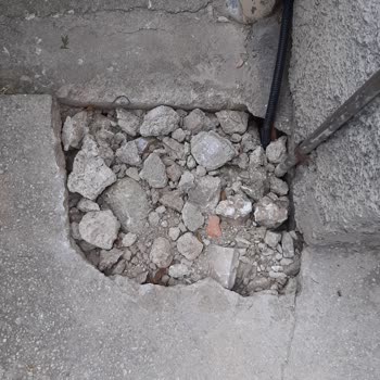 Kablo Net Altyapı Çalışması Sonrası Açık Çukur Ve İlgisizlik