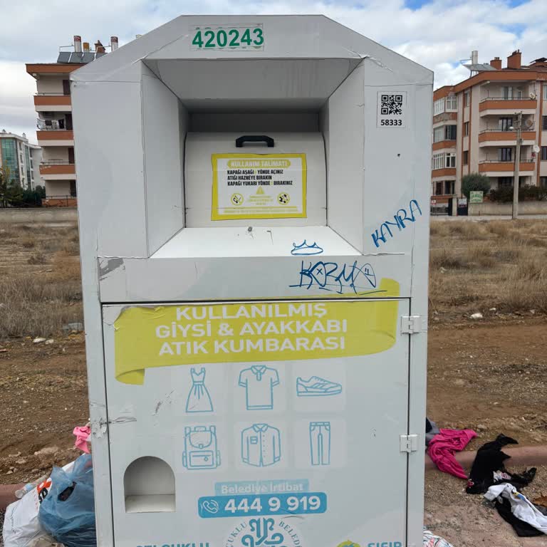 Atık Giysi Kumbaralarının Düzenli Boşaltılmaması Çevre Kirliliğine Yol Açıyor