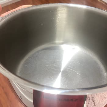 Korkmaz Mutfak Eşyaları Sadece Bir Kere Kullanımda Tencerenin Taban Kısmında Çizilmeler Oluştu