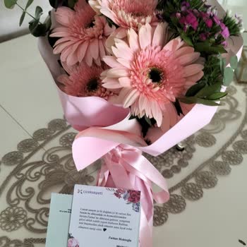 Görseldekiyle Uyuşmayan Çiçek, İletişimsiz Teslimat Ve İade Talebi