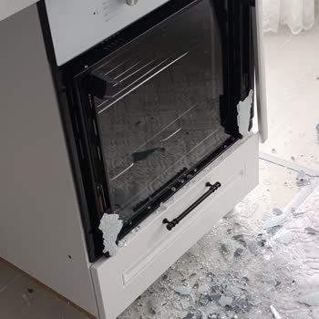 Yeni Alınan Kumtel Ankastre Fırının Camı Patladı, Yetkili Servis Ve BİM Sorumluluk Almıyor