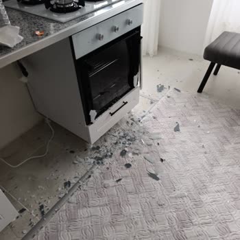 Yeni Alınan Kumtel Ankastre Fırının Camı Patladı, Yetkili Servis Ve BİM Sorumluluk Almıyor