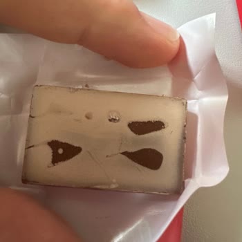 Aldığım Çikolatanın Bozuk Olmasından Şüpheleniyorum